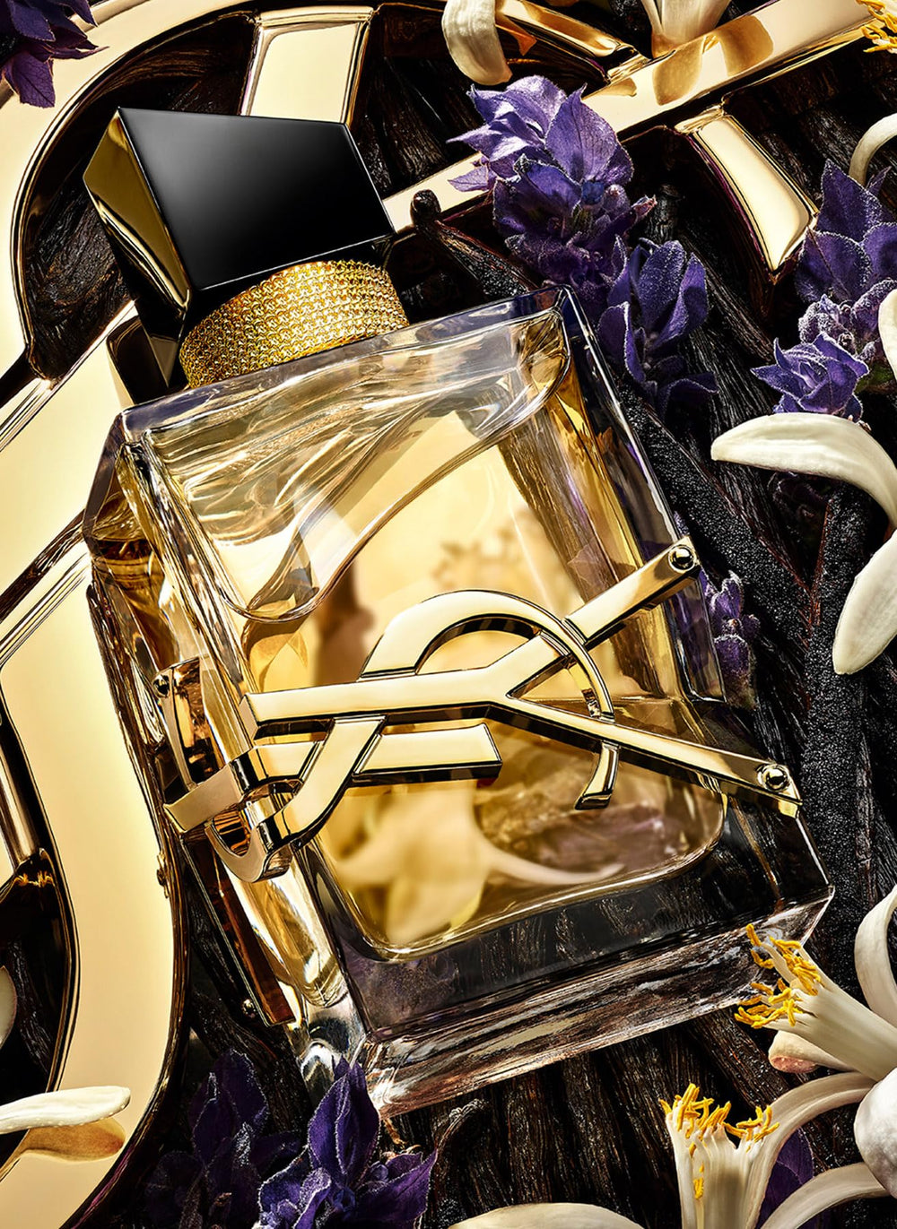 YSL Libre Women EdP spray application close-up for on-the-go fragrance