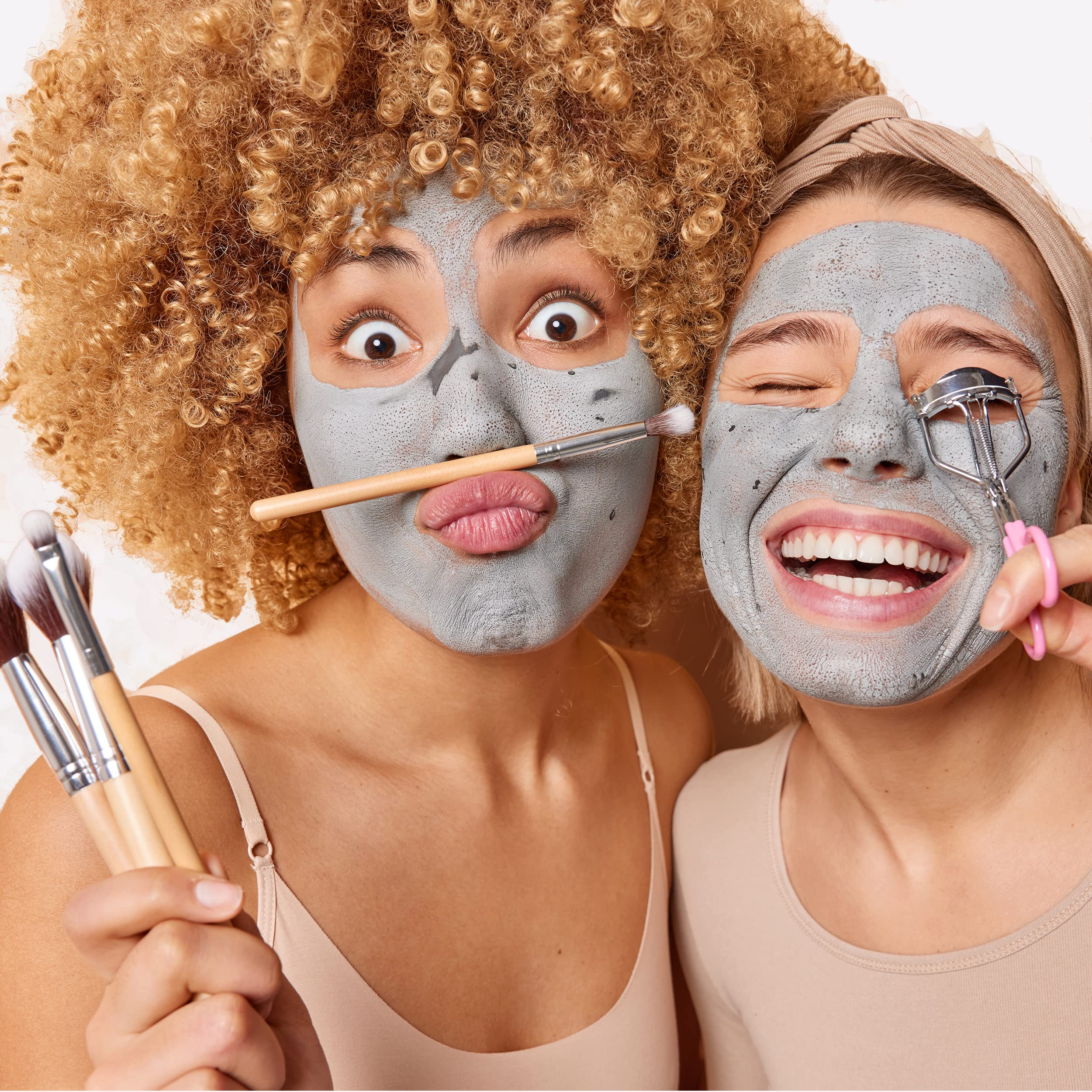 Zakias Morocco Ghassoul clay highlights minerals like silica and magnesium.