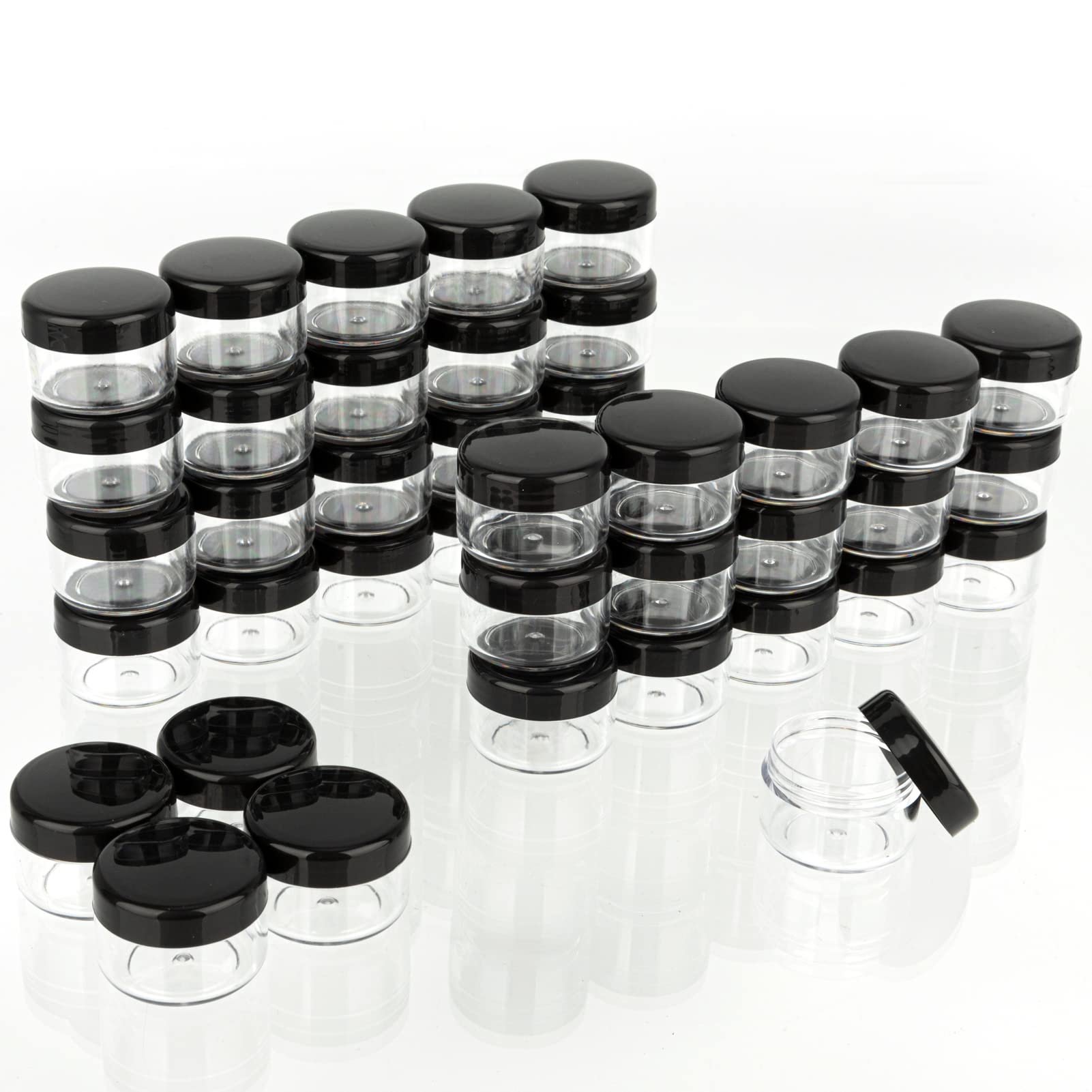 ZEJIA 5g sample container with lid shows a secure seal for travel makeup