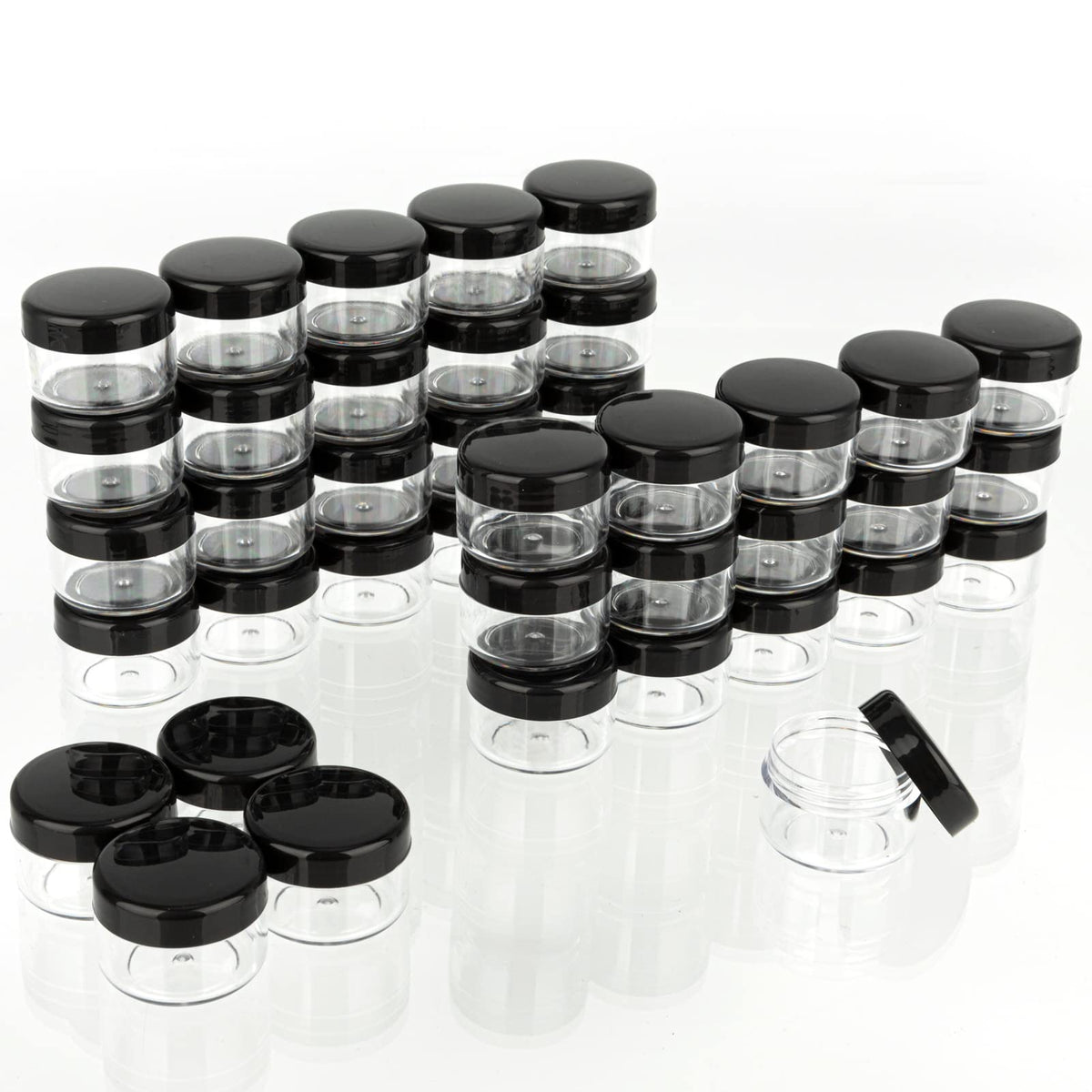ZEJIA 5g sample container with lid shows a secure seal for travel makeup