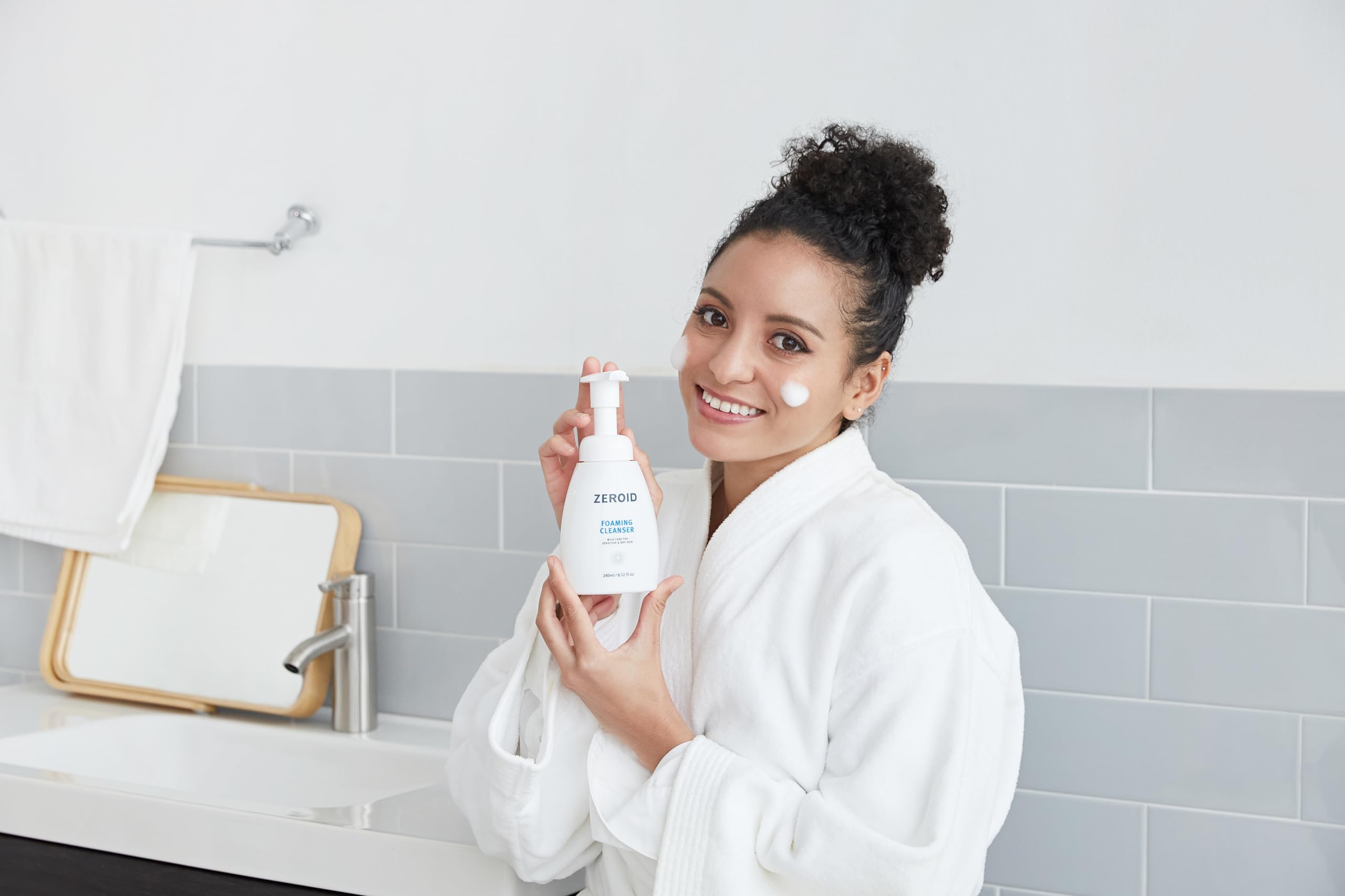 ZEROID foaming cleanser lather close-up highlighting creamy, hydrating foam.