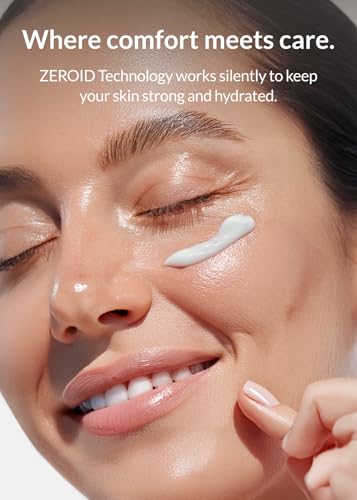 ZEROID Richenic Cream application on hand demonstrates easy spread for intense hydration.