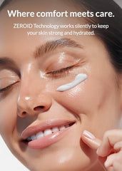 ZEROID Richenic Cream application on hand demonstrates easy spread for intense hydration.