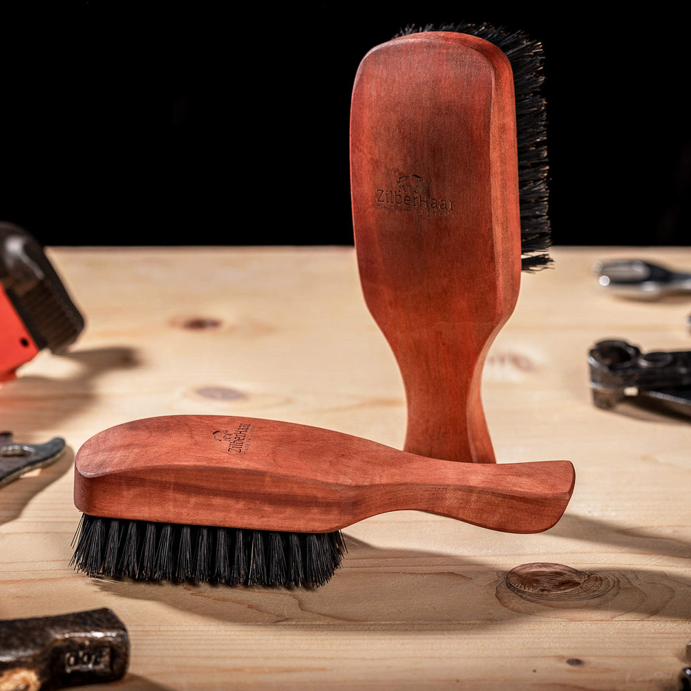 ZilberHaar Major stiff bristles—firm guidance and skin massage during brushing.