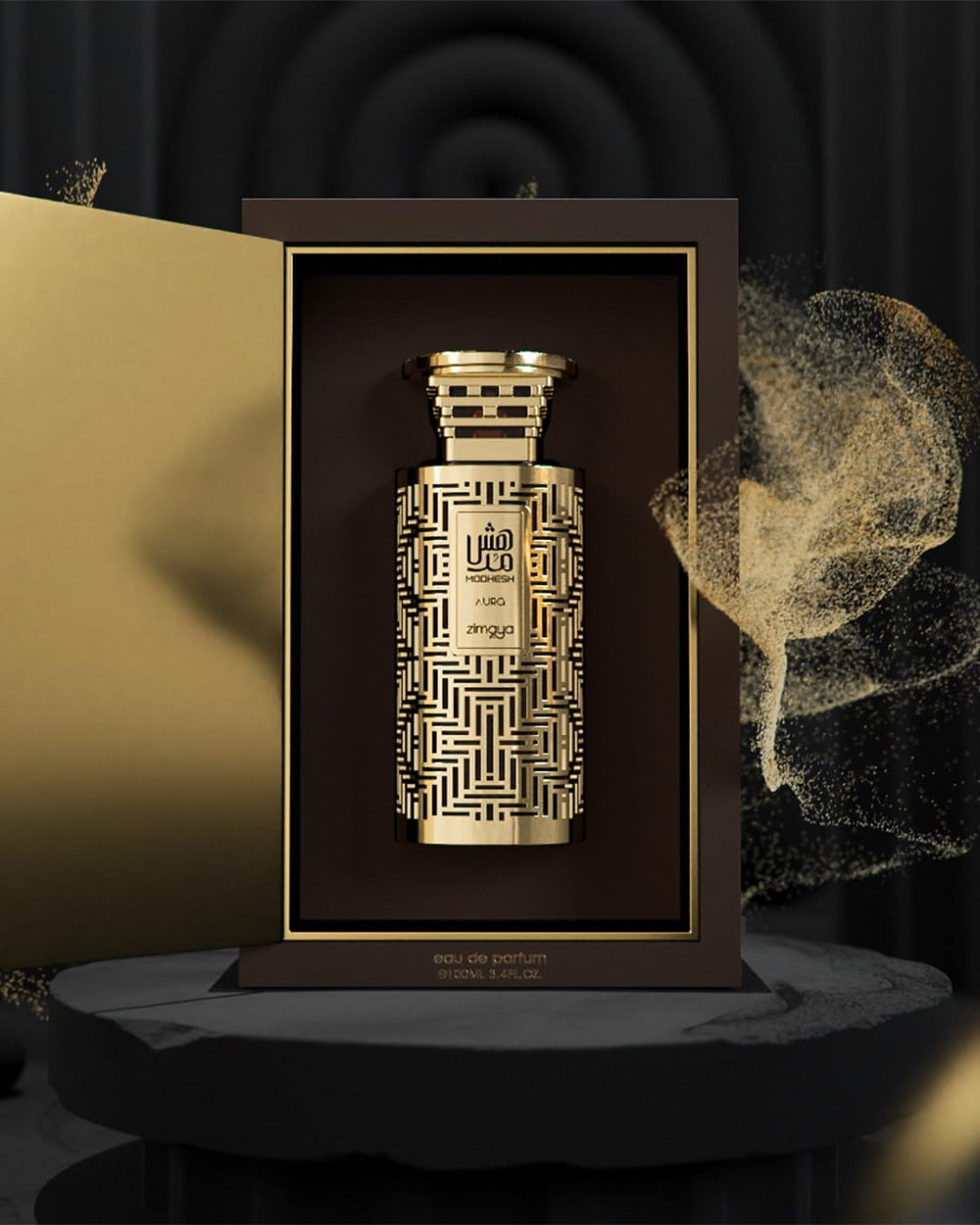 zimaya Modhesh Aura spray action demonstrates easy daily application