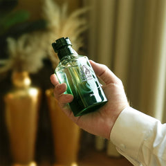 Zimaya Oscar for Men bottle closeup highlights spicy and smoky notes for evening allure.