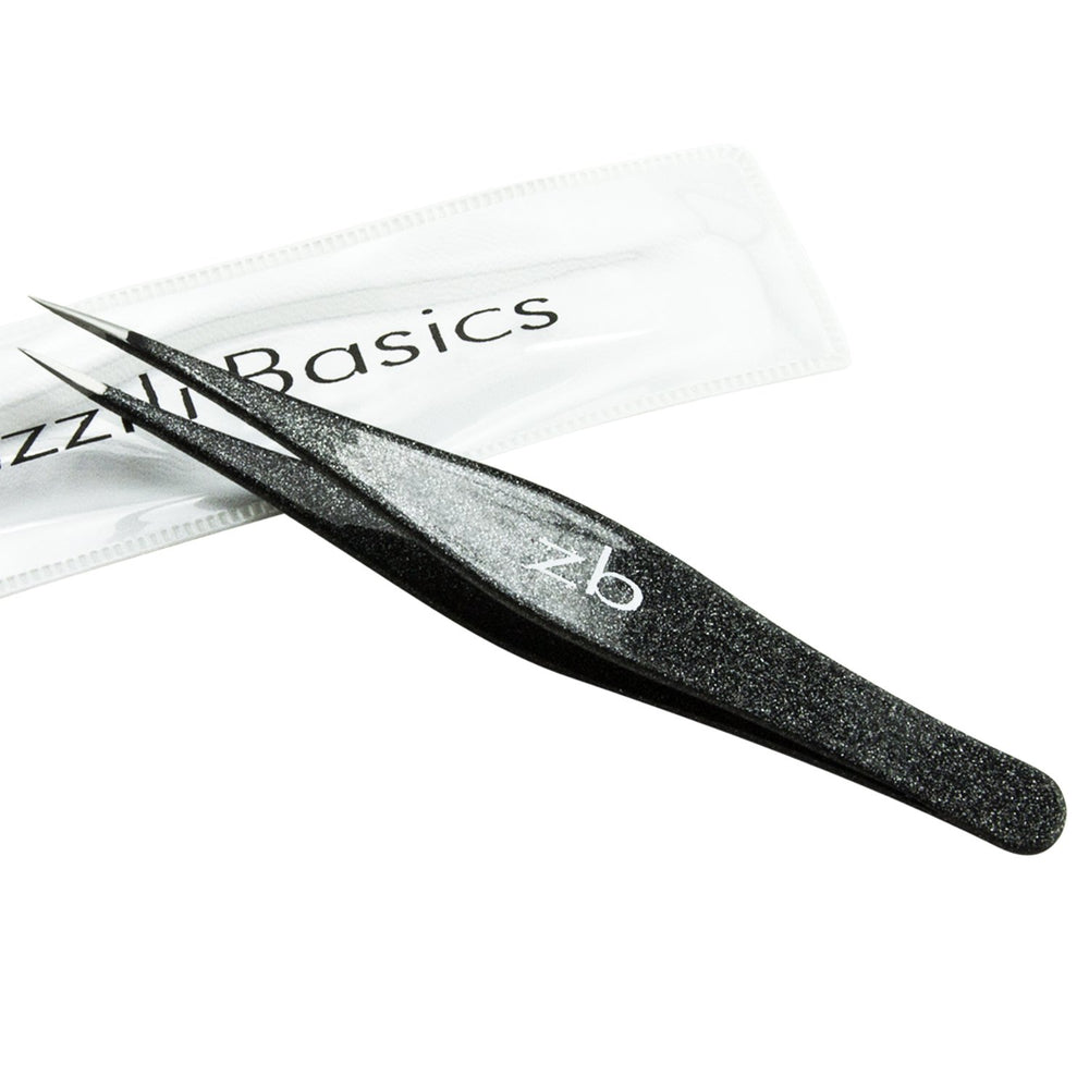 Zizzili Basics ingrown-hair-tweezers closeup shows precise tips for safe hair removal.