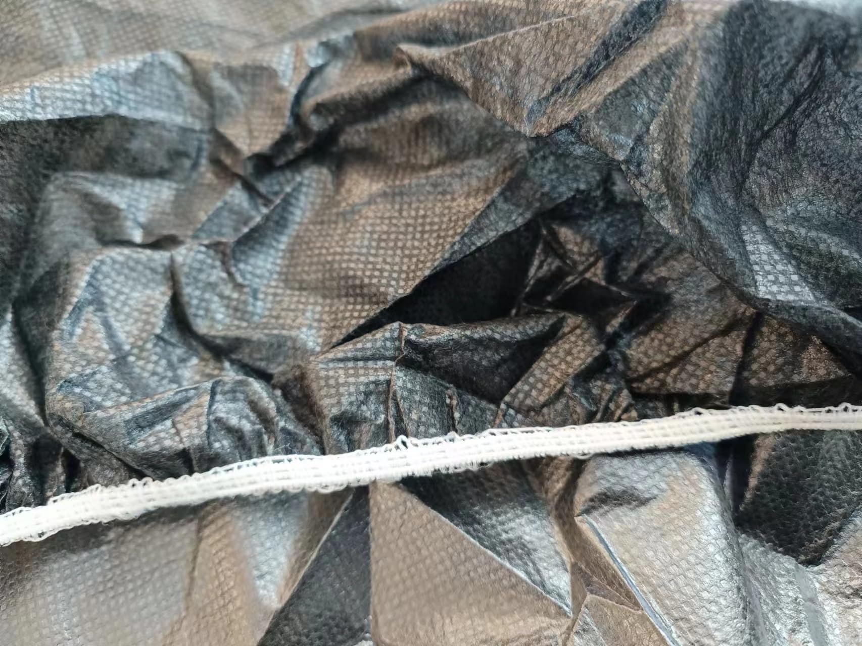 ZMDREAM elastic sides secure-fit example on a standard table.