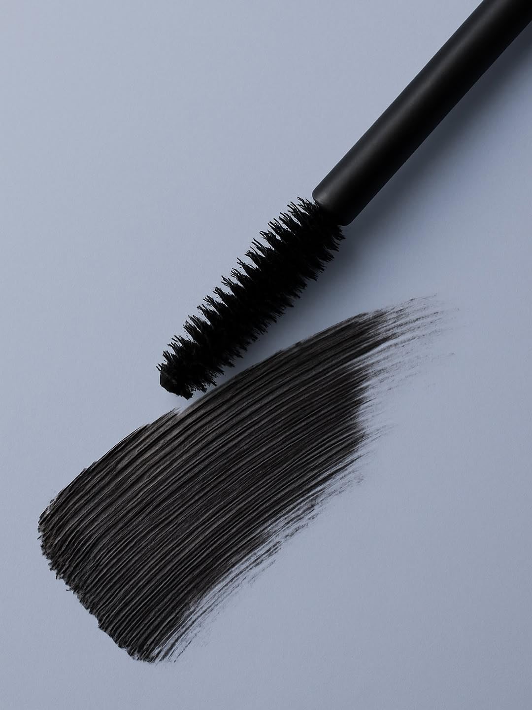 Zuzu Luxe Luxe Mascara Onyx brush designed for length and curl.