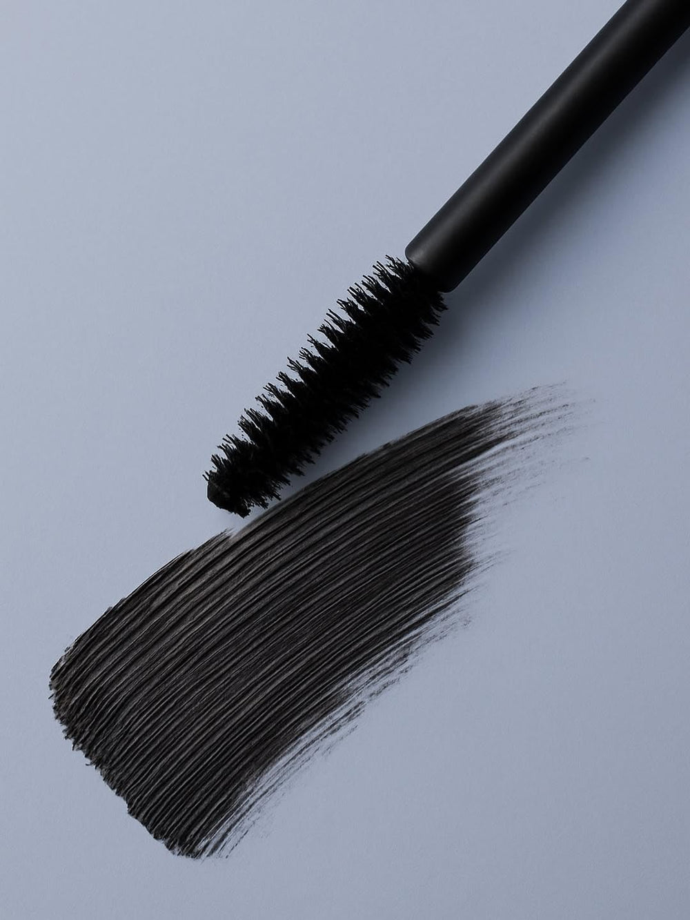 Zuzu Luxe Luxe Mascara Onyx brush designed for length and curl.